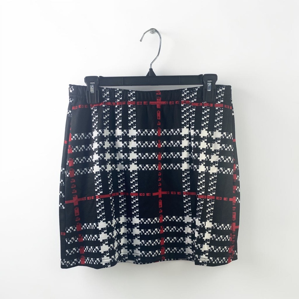 SHEIN Plaid Mini Skirt Black White Red Elastic Waist Size Large